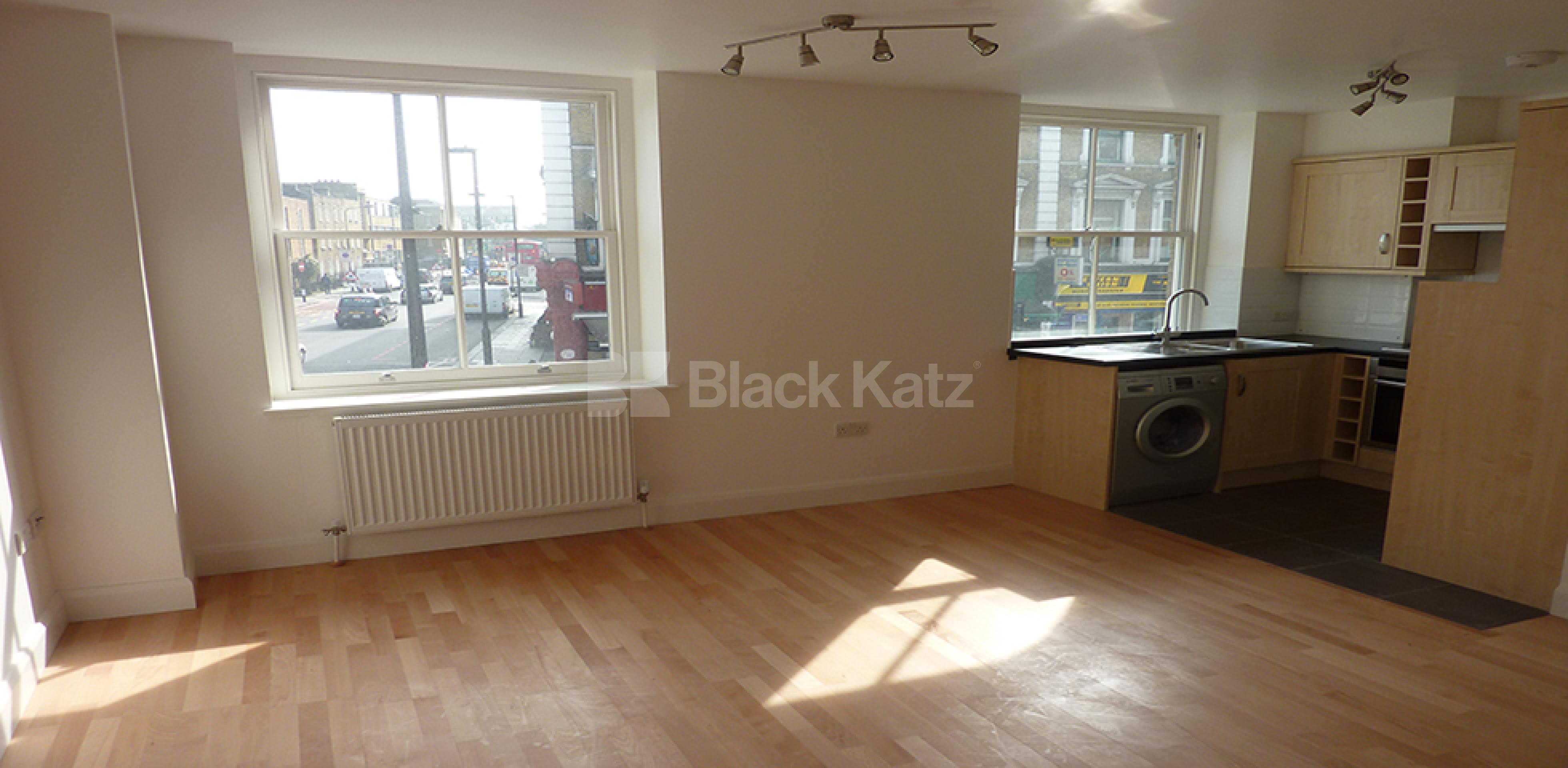 			STONES THROW TO CAMDEN HIGH STREET & TUBE!, 1 Bedroom, 1 bath, 1 reception Flat			 Camden Road, Camden NW1